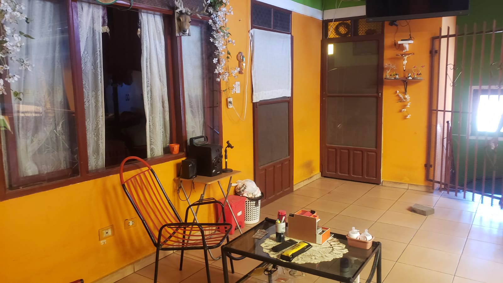 CASA SOBRE AVENIDA RADIAL 16 ½ CON TIENDAS Y CUARTOS PARA ALQUILER EN VENTA - INMUEBLE NUMERO 215