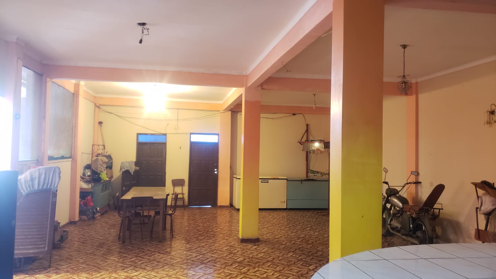 CASA SOBRE AVENIDA RADIAL 16 ½ CON TIENDAS Y CUARTOS PARA ALQUILER EN VENTA - INMUEBLE NUMERO 215