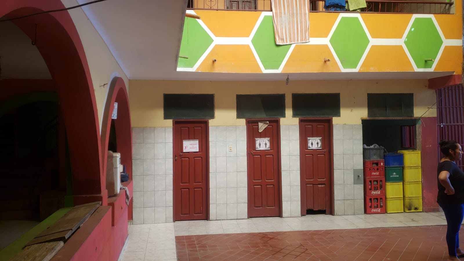 CASA SOBRE AVENIDA RADIAL 16 ½ CON TIENDAS Y CUARTOS PARA ALQUILER EN VENTA - INMUEBLE NUMERO 215