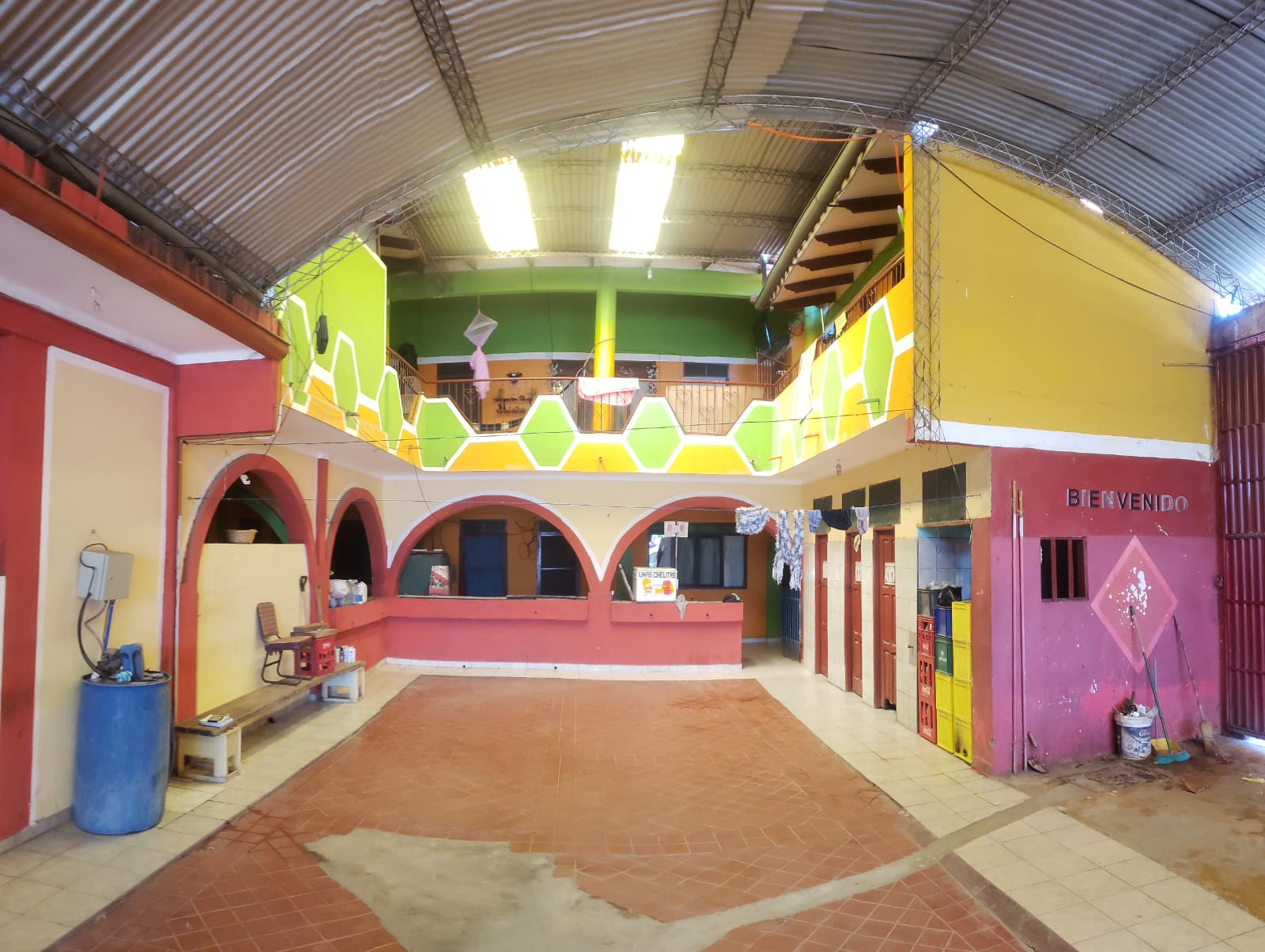CASA SOBRE AVENIDA RADIAL 16 ½ CON TIENDAS Y CUARTOS PARA ALQUILER EN VENTA - INMUEBLE NUMERO 215