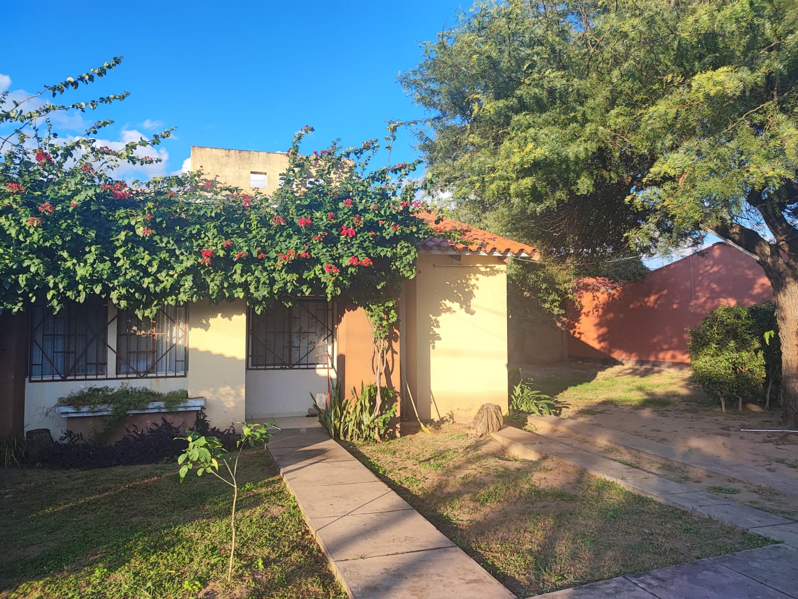CASA EN VENTA DENTRO DE CONDOMINIO ZONA ESTE - INMUEBLE NUMERO 275