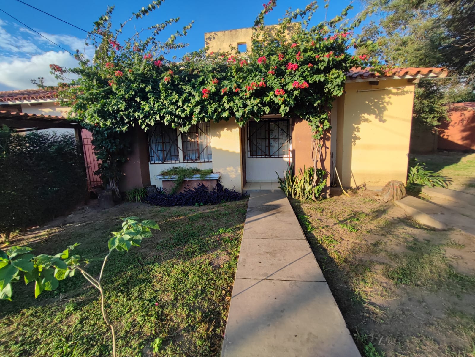 CASA EN VENTA DENTRO DE CONDOMINIO ZONA ESTE - INMUEBLE NUMERO 275