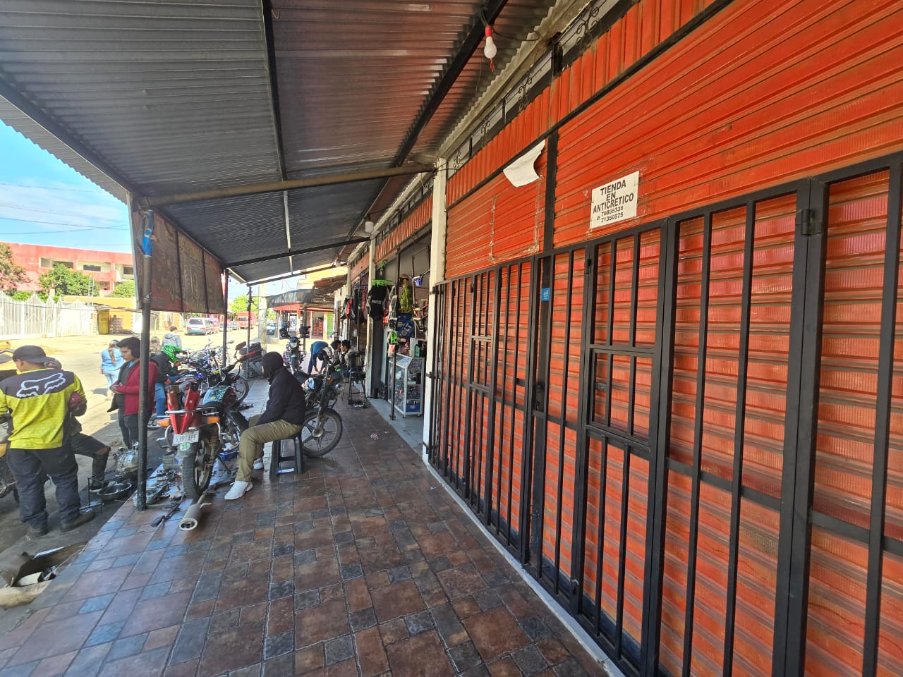 CASA COMERCIAL EN SATELITE NORTE EN VENTA CERCA AL MERCADO - INMUEBLE NUMERO 289