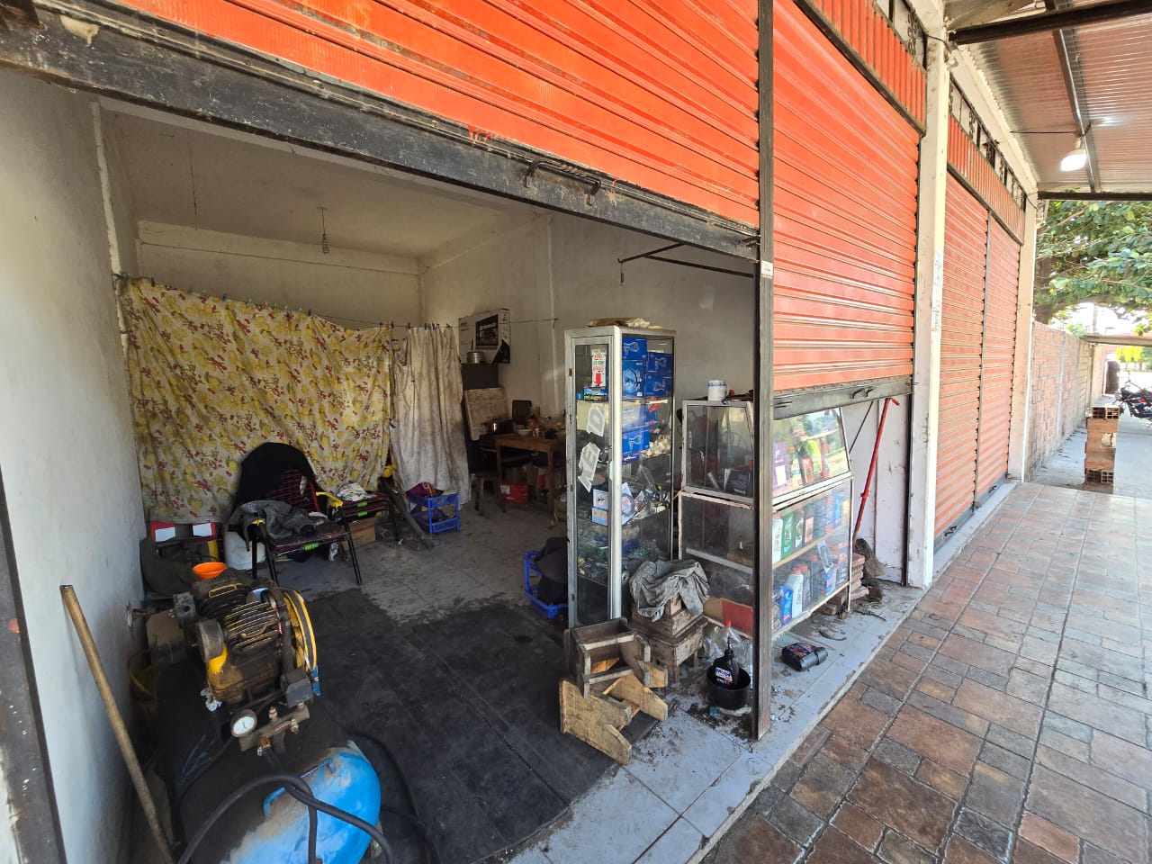 CASA COMERCIAL EN SATELITE NORTE EN VENTA CERCA AL MERCADO - INMUEBLE NUMERO 289