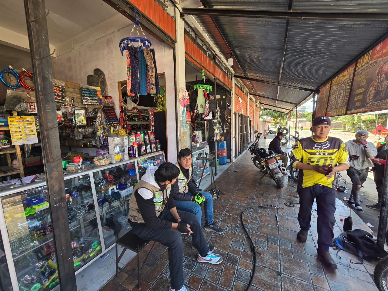 CASA COMERCIAL EN SATELITE NORTE EN VENTA CERCA AL MERCADO - INMUEBLE NUMERO 289