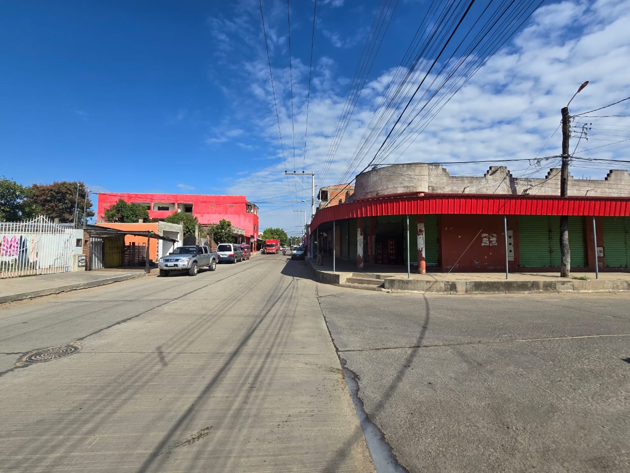 CASA COMERCIAL EN SATELITE NORTE EN VENTA CERCA AL MERCADO - INMUEBLE NUMERO 289