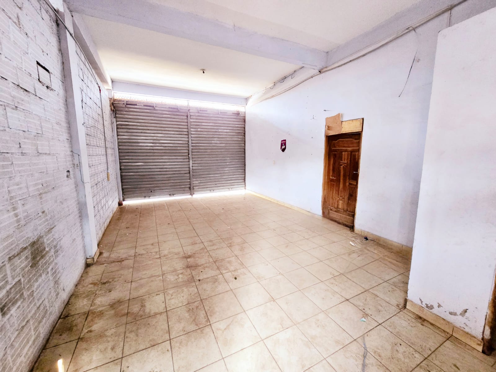CASA COMERCIAL EN VENTA SOBRE 9NO ANILLO ZONA ESTE USO MIXTO - INMUEBLE NUMERO 301