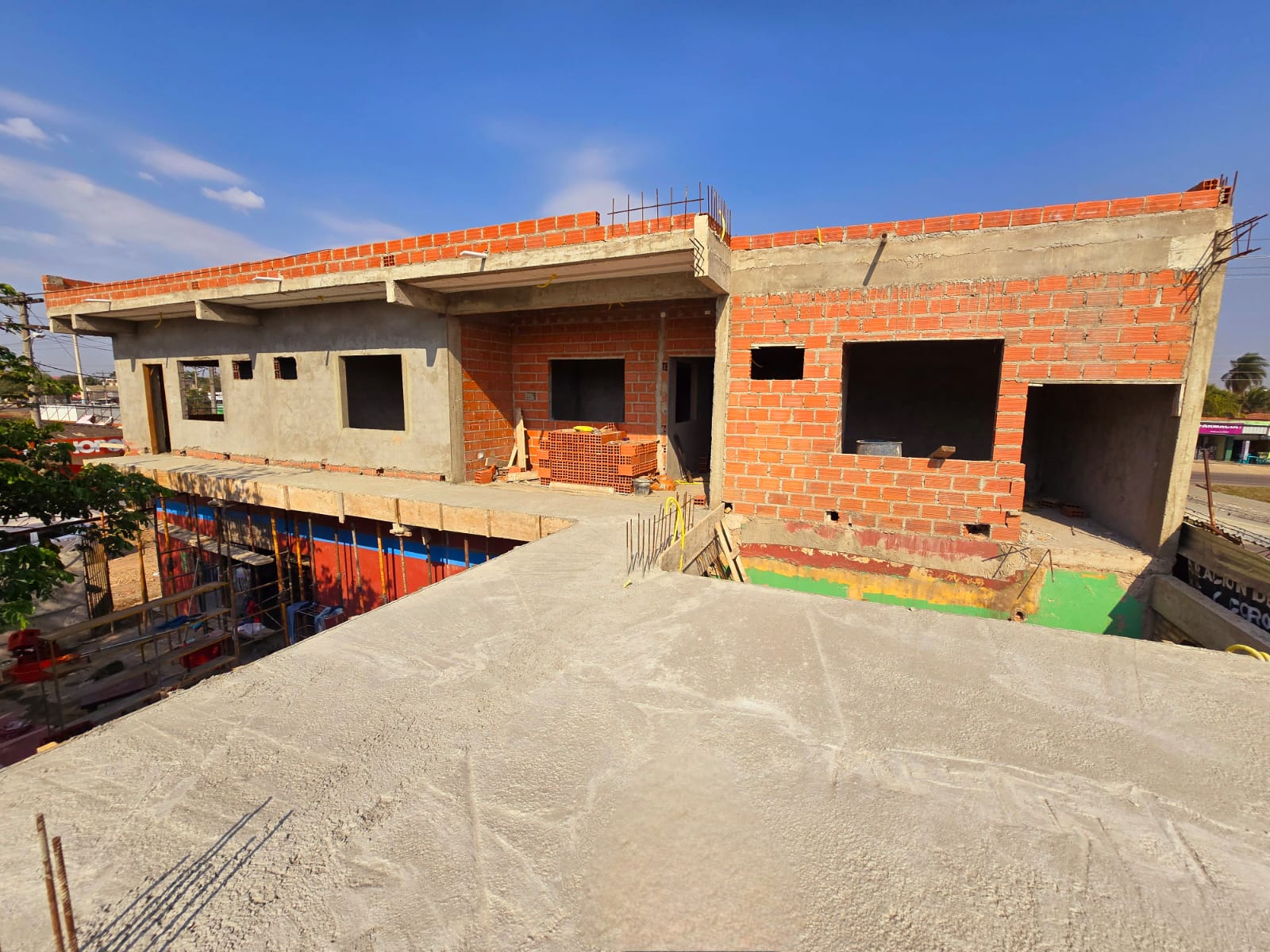 CASA COMERCIAL EN VENTA SOBRE 9NO ANILLO ZONA ESTE USO MIXTO - INMUEBLE NUMERO 301