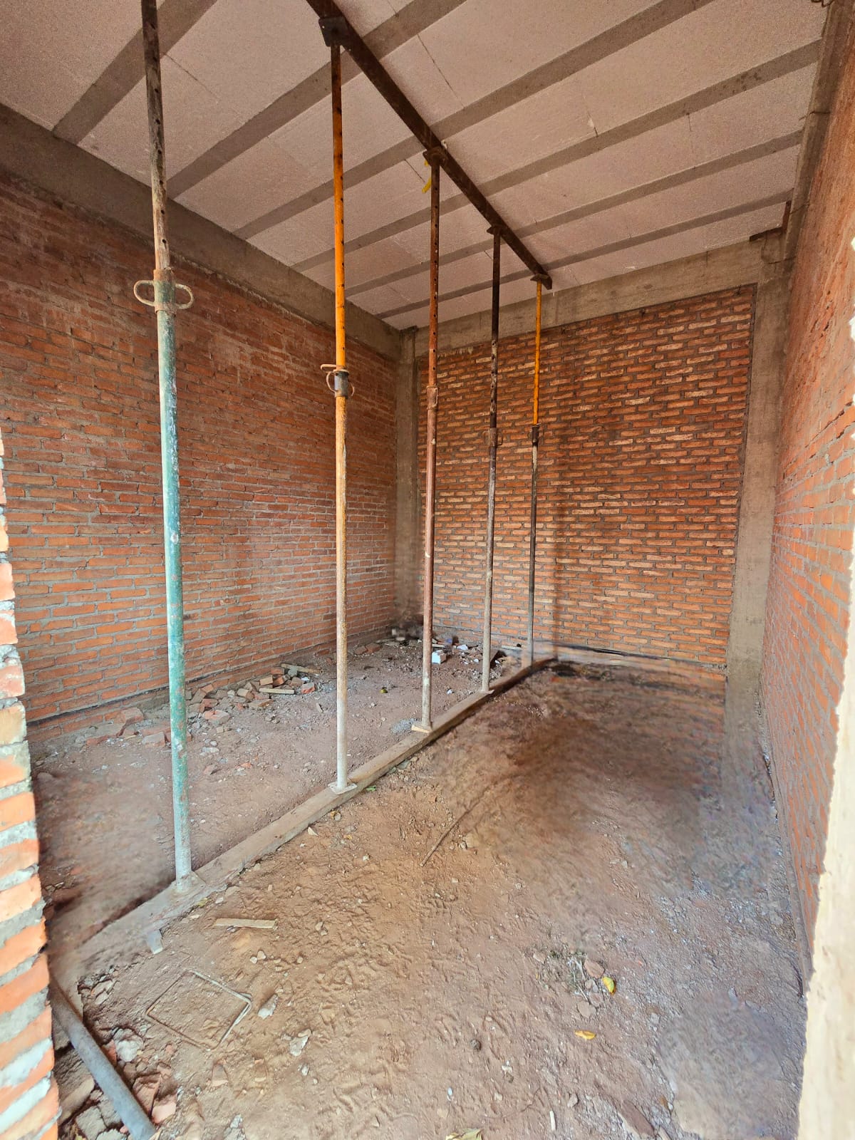 CASA COMERCIAL EN VENTA SOBRE 9NO ANILLO ZONA ESTE USO MIXTO - INMUEBLE NUMERO 301