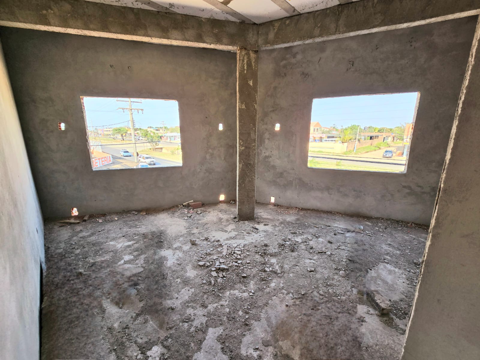 CASA COMERCIAL EN VENTA SOBRE 9NO ANILLO ZONA ESTE USO MIXTO - INMUEBLE NUMERO 301