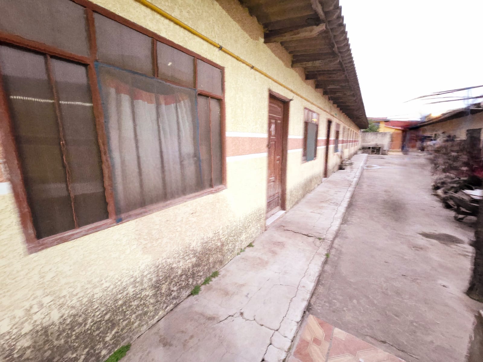 CASA COMERCIAL EN VENTA, SOBRE AVENIDA LUJAN - INMUEBLE NUMERO 304