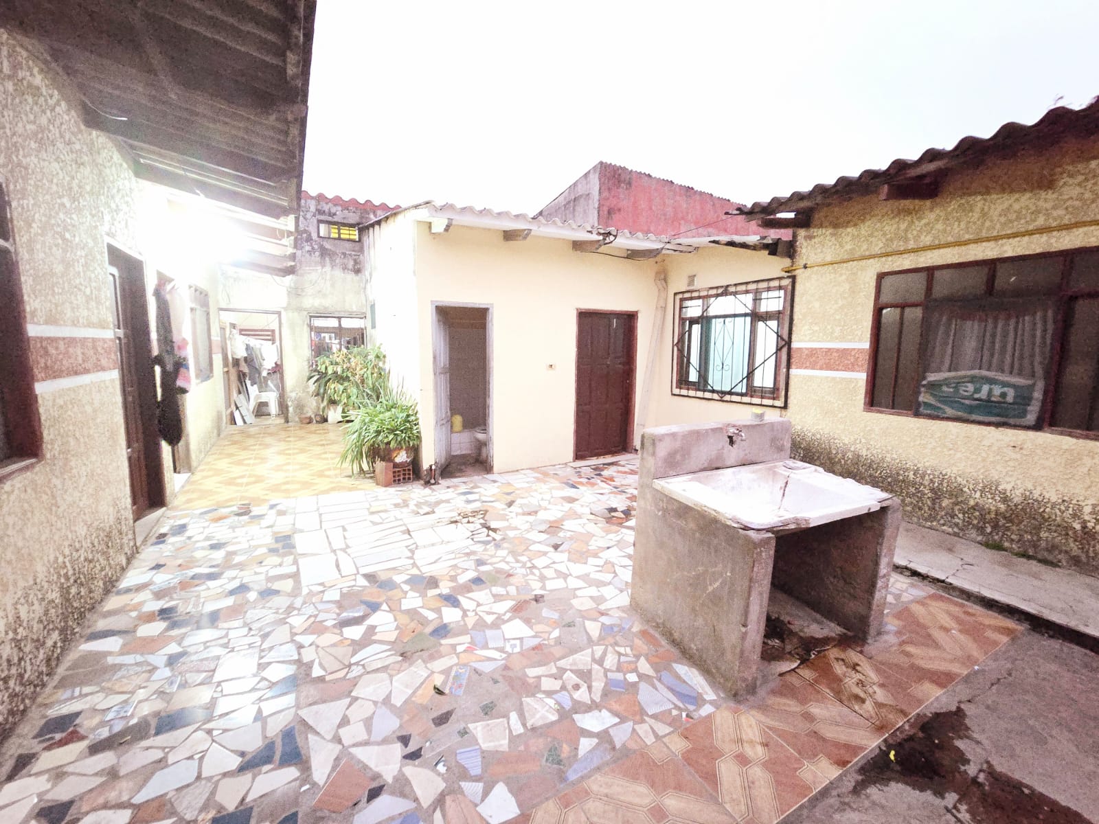 CASA COMERCIAL EN VENTA, SOBRE AVENIDA LUJAN - INMUEBLE NUMERO 304