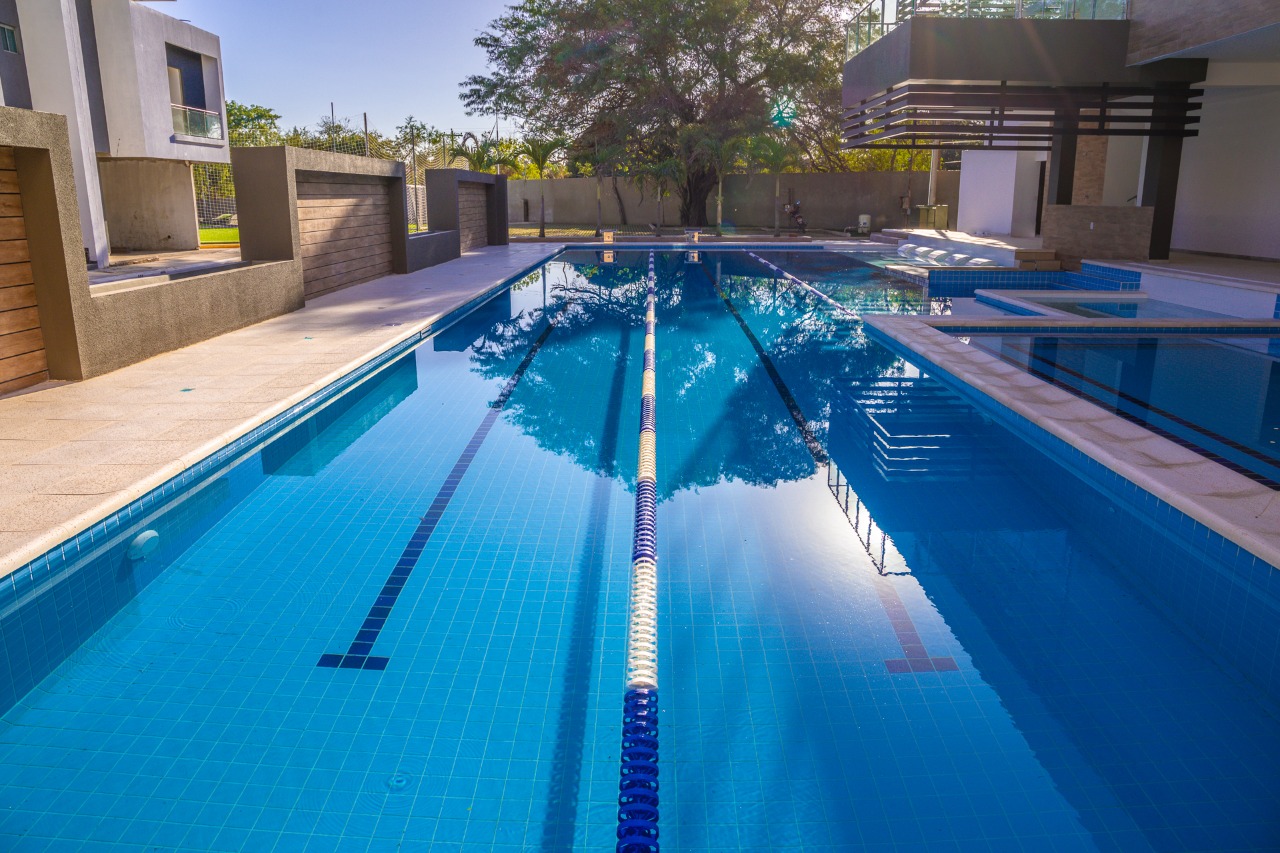 CASA DE LUJO DE 4 DORMITORIOS EN VENTA ZONA NORTE DENTRO DE CONDOMINIO - INMUEBLE NUMERO 317