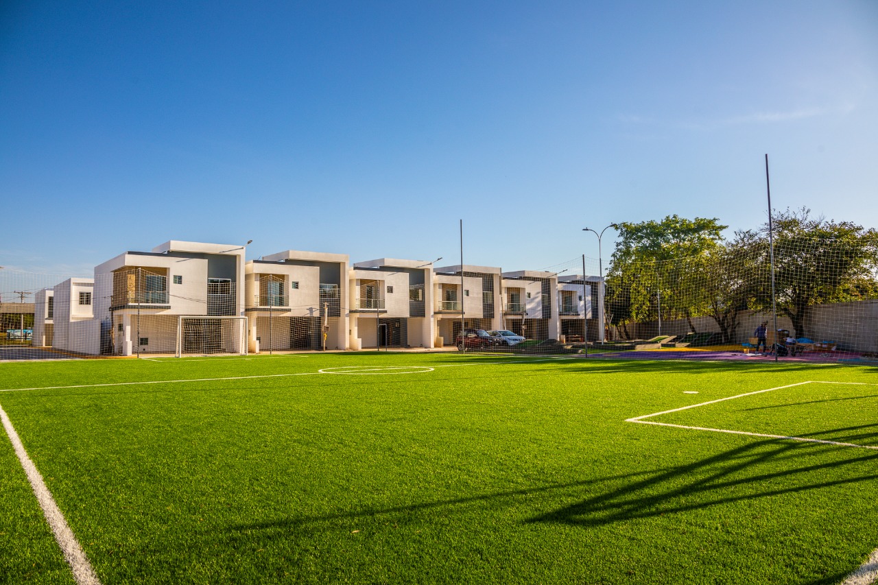 CASA DE LUJO DE 4 DORMITORIOS EN VENTA ZONA NORTE DENTRO DE CONDOMINIO - INMUEBLE NUMERO 317