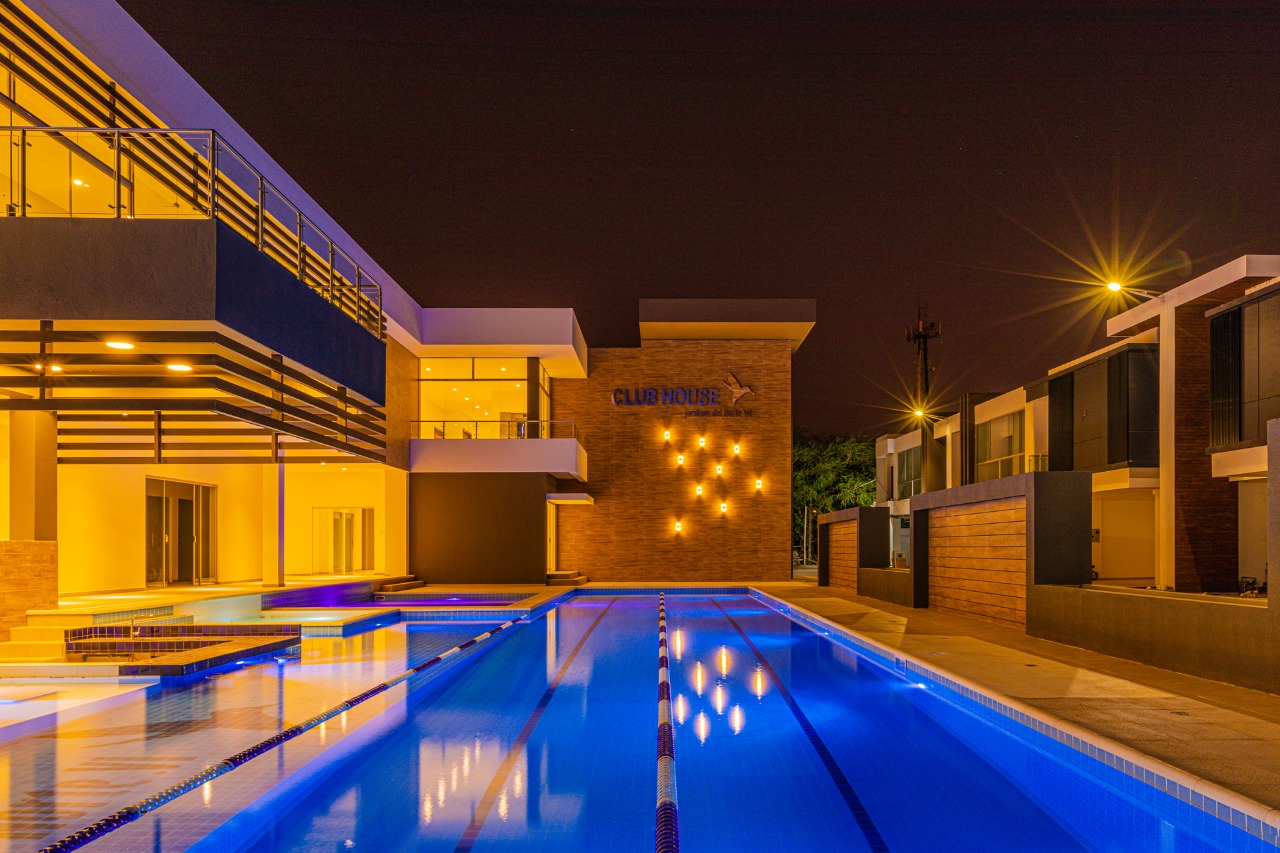 CASA DE LUJO DE 4 DORMITORIOS EN VENTA ZONA NORTE DENTRO DE CONDOMINIO - INMUEBLE NUMERO 317