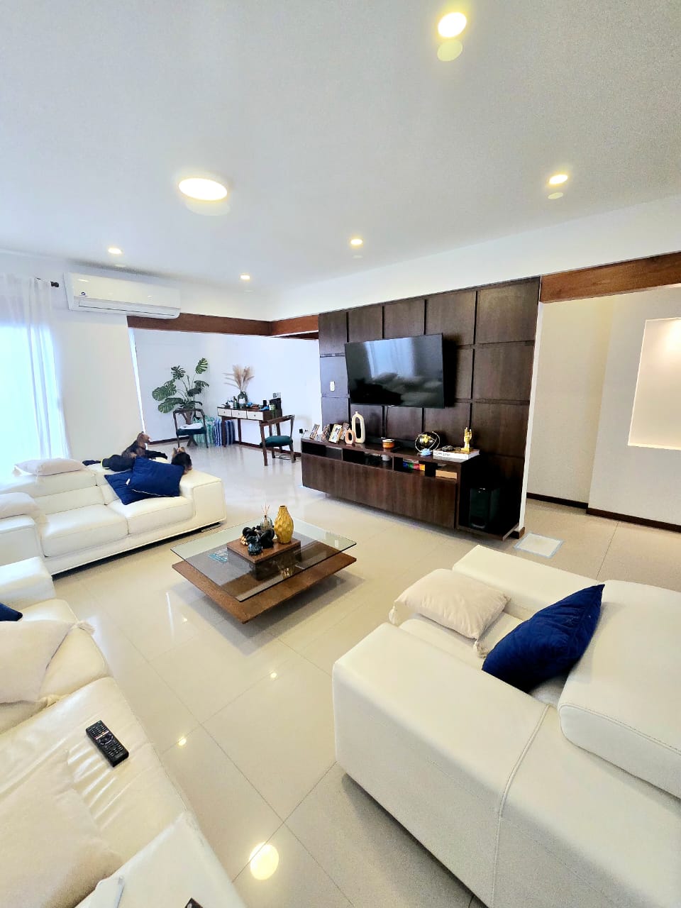 CASA COMERCIAL CON TIENDA EN VENTA SOBRE AVENIDA - INMUEBLE NUMERO 497