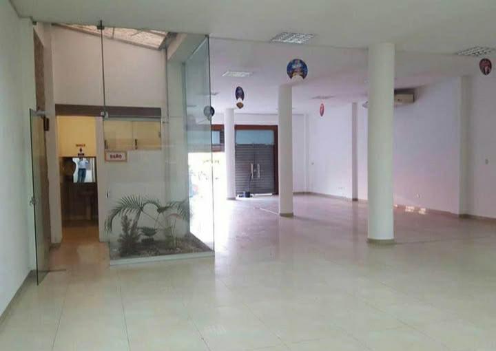 CASA COMERCIAL CON TIENDA EN VENTA SOBRE AVENIDA - INMUEBLE NUMERO 497