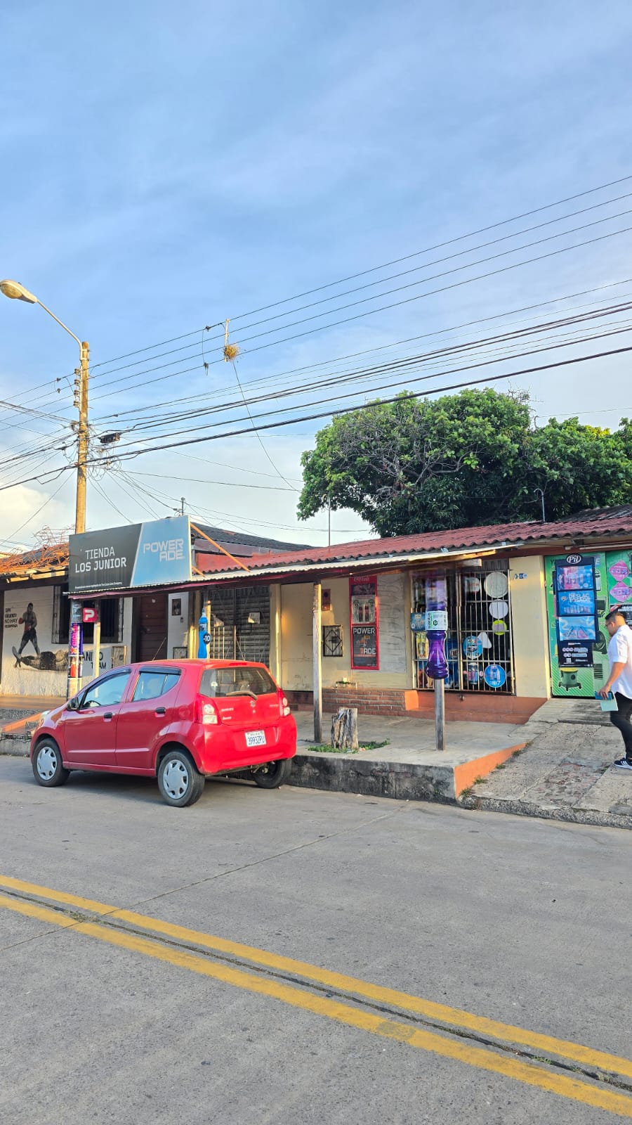 CASA COMERCIAL EN VENTA A 3 CUADRAS DEL COMERCIAL CHIRIGUANO - INMUEBLE NUMERO 529