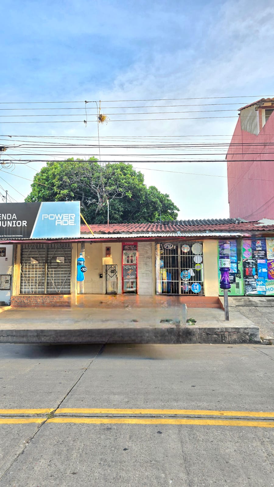 CASA COMERCIAL EN VENTA A 3 CUADRAS DEL COMERCIAL CHIRIGUANO - INMUEBLE NUMERO 529