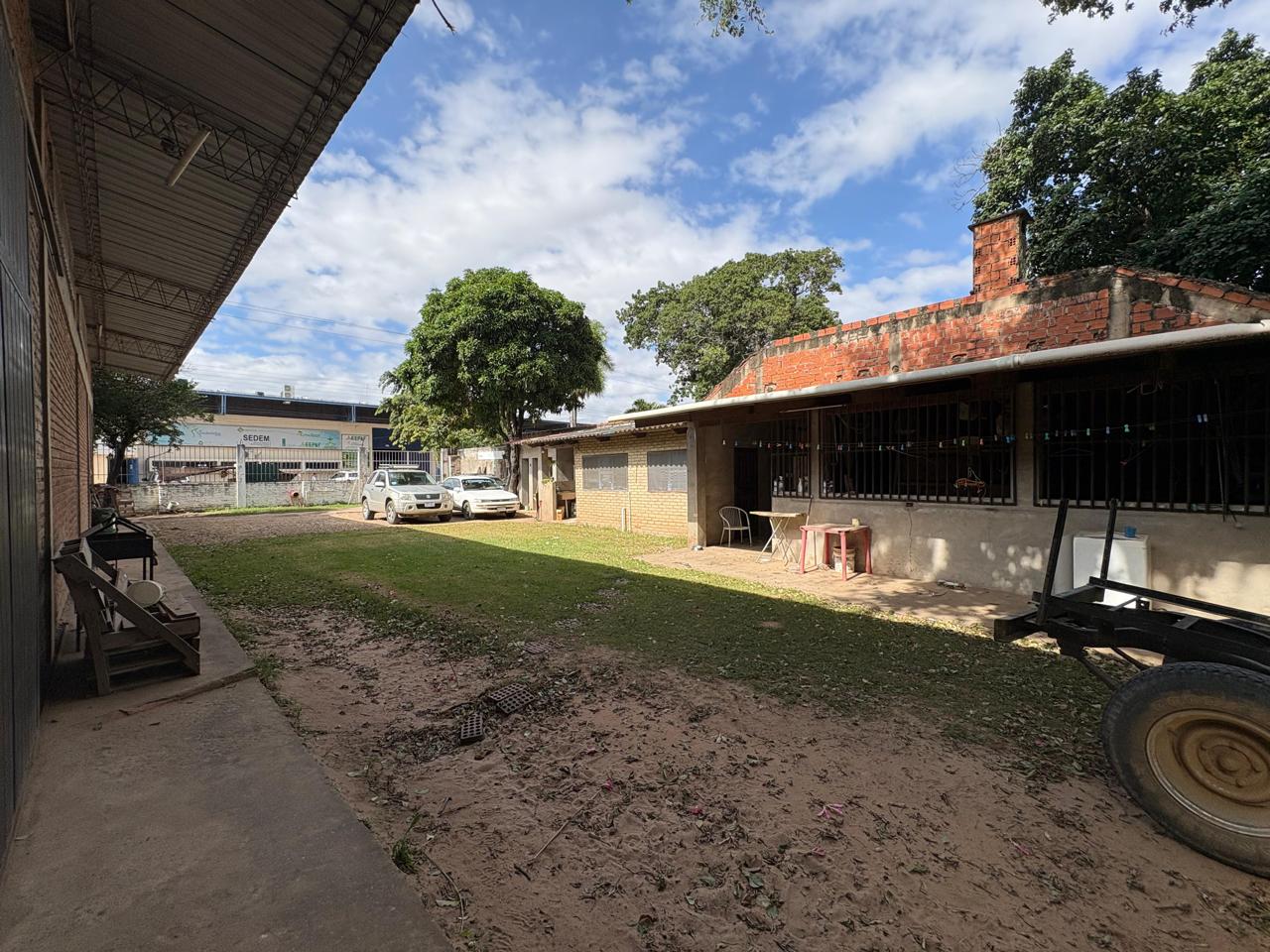 OFICINAS CON GALPON EN VENTA SOBRE AVENIDA EL REMANZO EN ESQUINA - INMUEBLE NUMERO 542