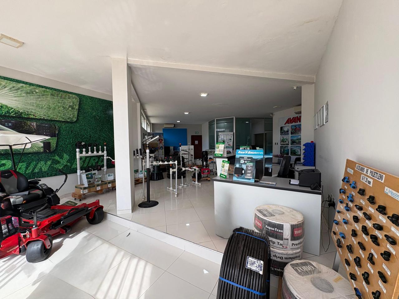 OFICINAS CON GALPON EN VENTA SOBRE AVENIDA EL REMANZO EN ESQUINA - INMUEBLE NUMERO 542