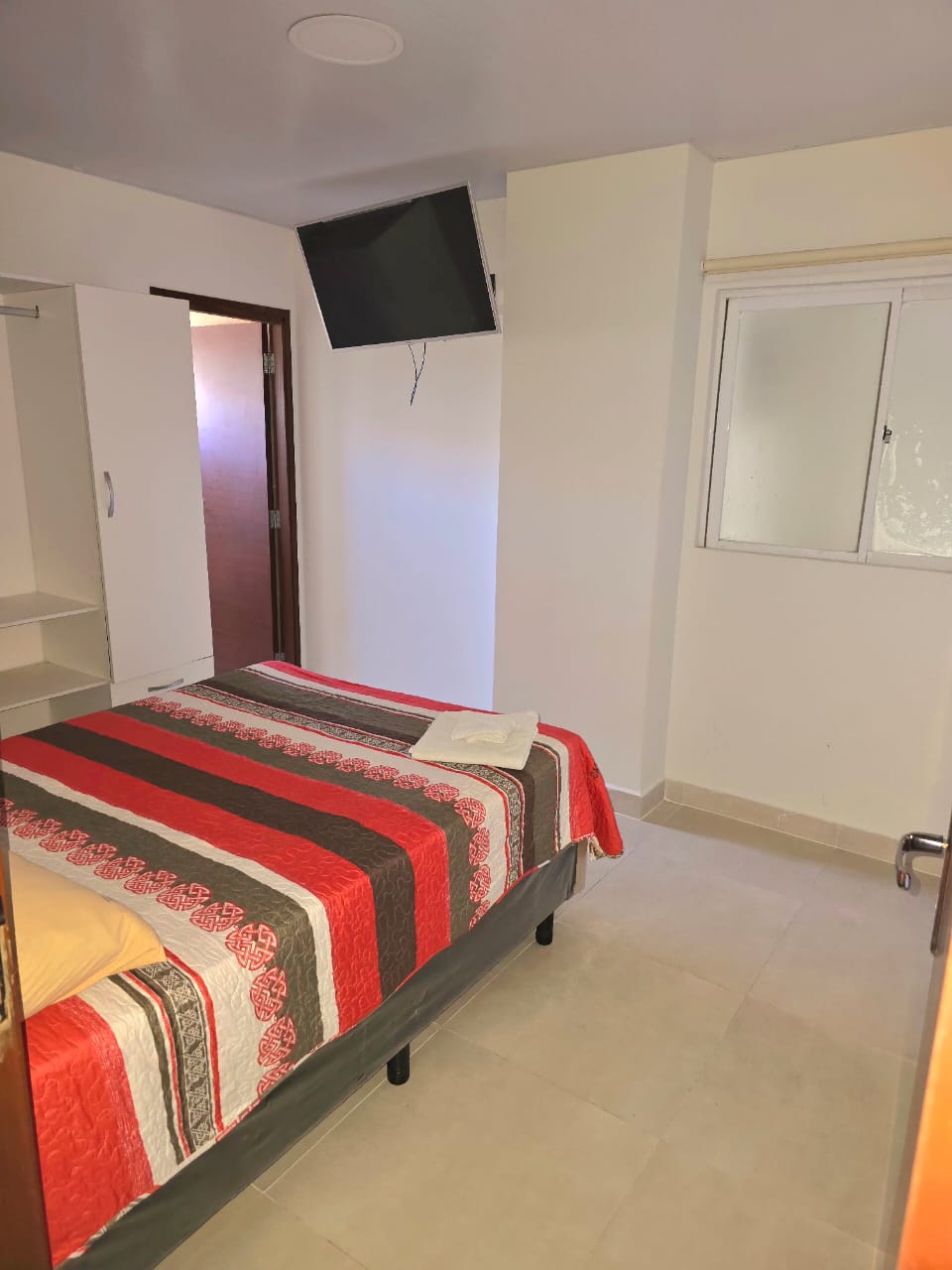 DEPARTAMENTO AMOBLADO EN ANTICRETICO DE 4 DORMITORIOS - INMUEBLE NUMERO 546