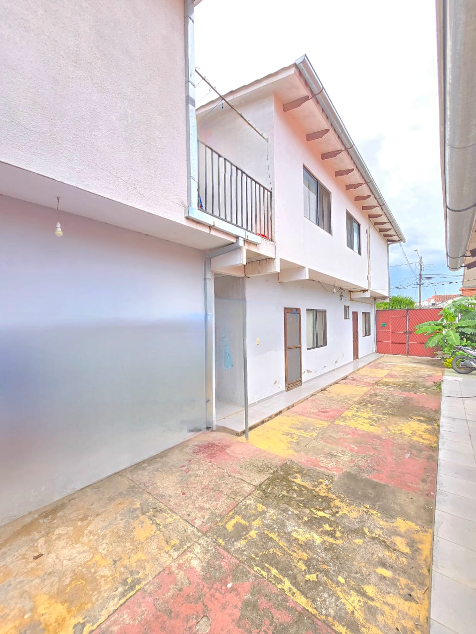 CASA COMERCIAL EN VENTA ZONA OESTE - INMUEBLE NUMERO 568