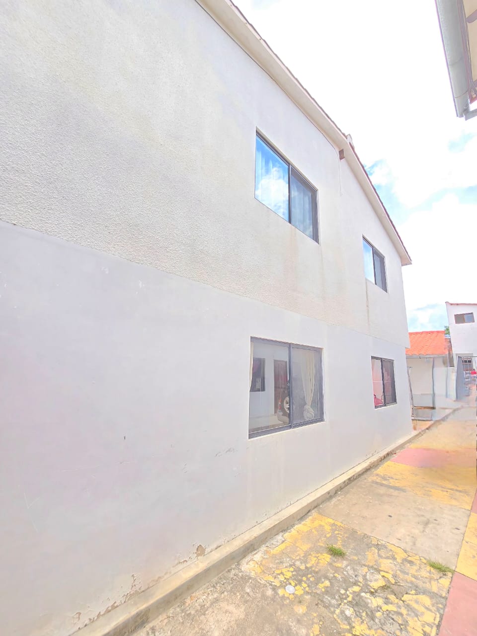 CASA COMERCIAL EN VENTA ZONA OESTE - INMUEBLE NUMERO 568