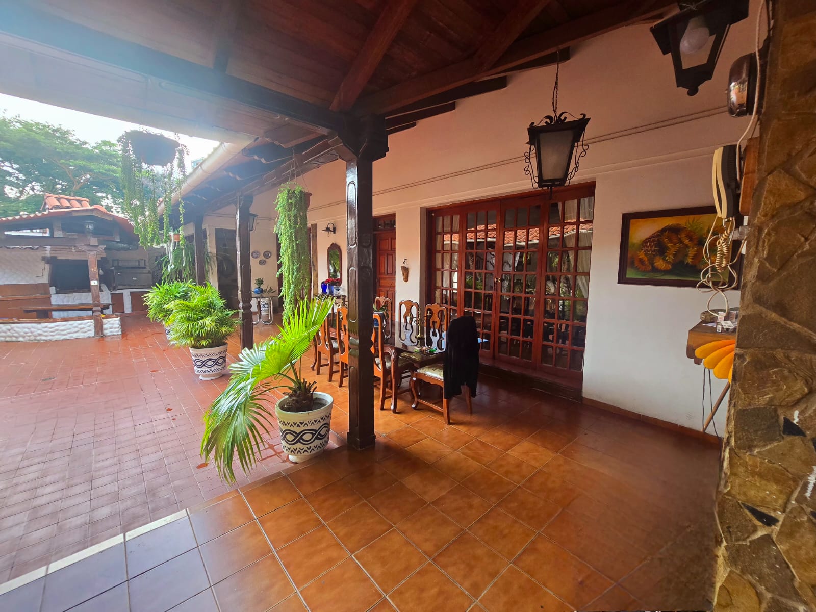CASA ESTILO COLONIAL EN VENTA DE 4 DORMITORIOS EN ZONA OESTE A METROS DE LA AVENIDA CANAL ISUTO - INMUEBLE NUMERO 631