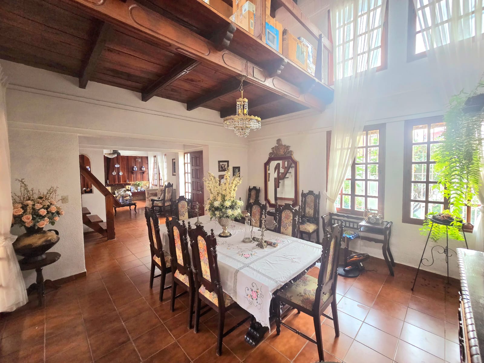 CASA ESTILO COLONIAL EN VENTA DE 4 DORMITORIOS EN ZONA OESTE A METROS DE LA AVENIDA CANAL ISUTO - INMUEBLE NUMERO 631
