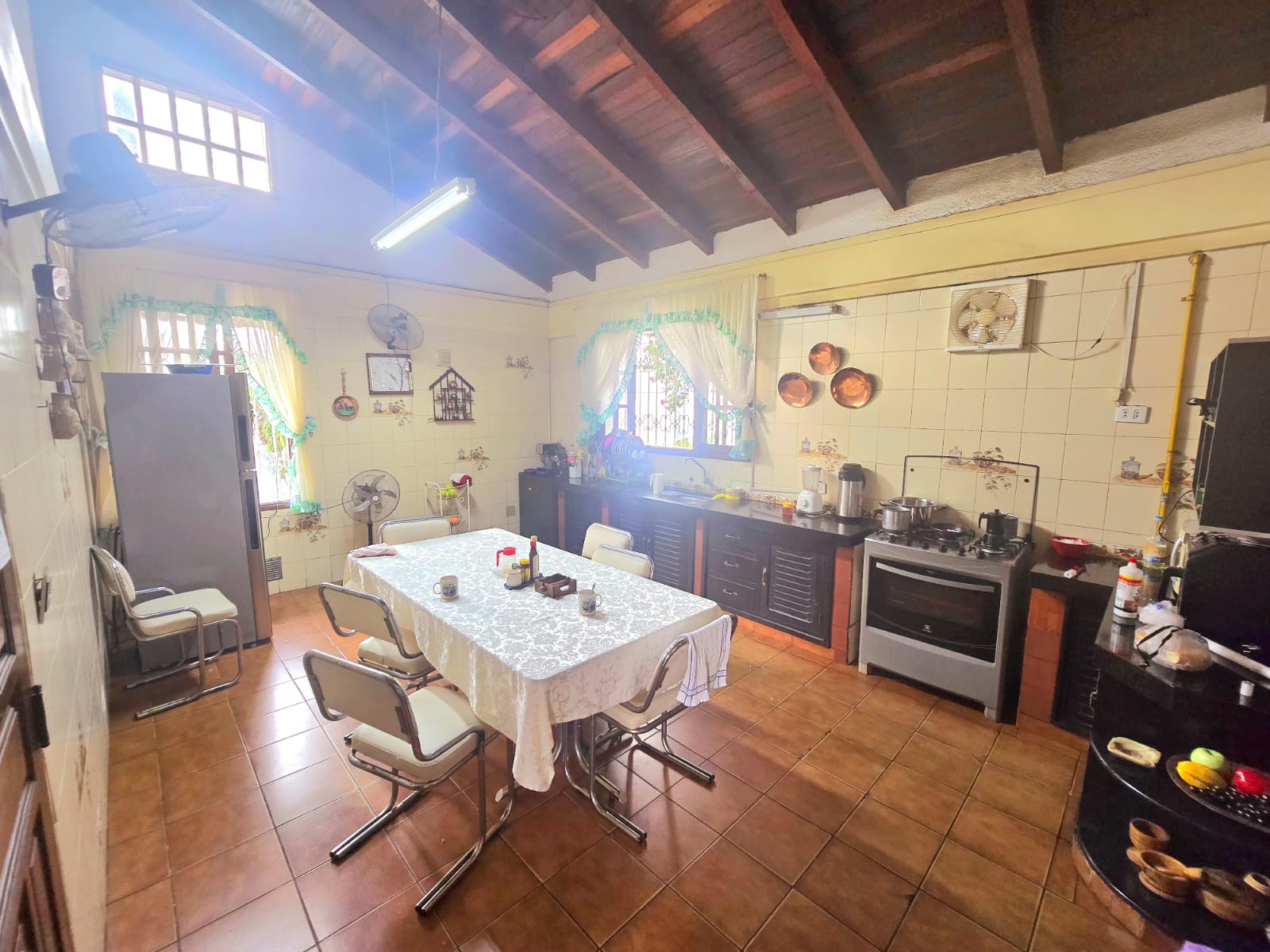 CASA ESTILO COLONIAL EN VENTA DE 4 DORMITORIOS EN ZONA OESTE A METROS DE LA AVENIDA CANAL ISUTO - INMUEBLE NUMERO 631