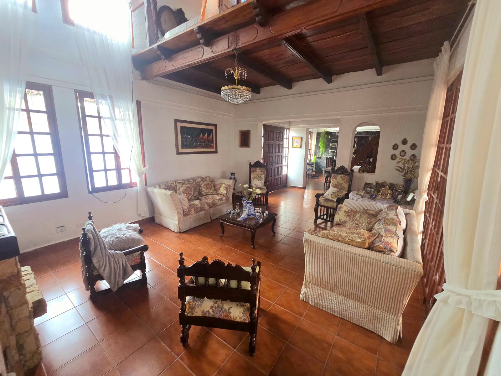CASA ESTILO COLONIAL EN VENTA DE 4 DORMITORIOS EN ZONA OESTE A METROS DE LA AVENIDA CANAL ISUTO - INMUEBLE NUMERO 631