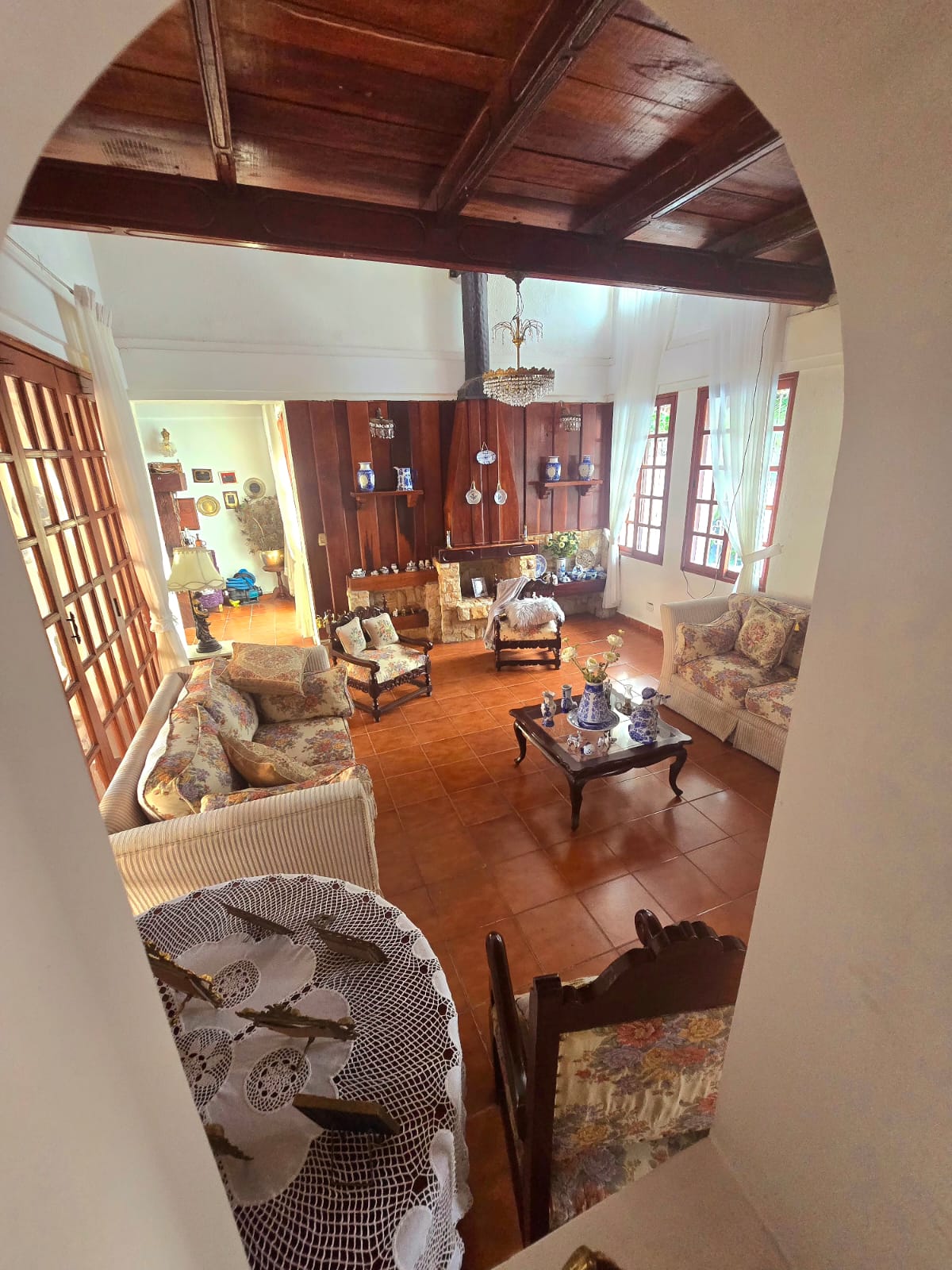 CASA ESTILO COLONIAL EN VENTA DE 4 DORMITORIOS EN ZONA OESTE A METROS DE LA AVENIDA CANAL ISUTO - INMUEBLE NUMERO 631