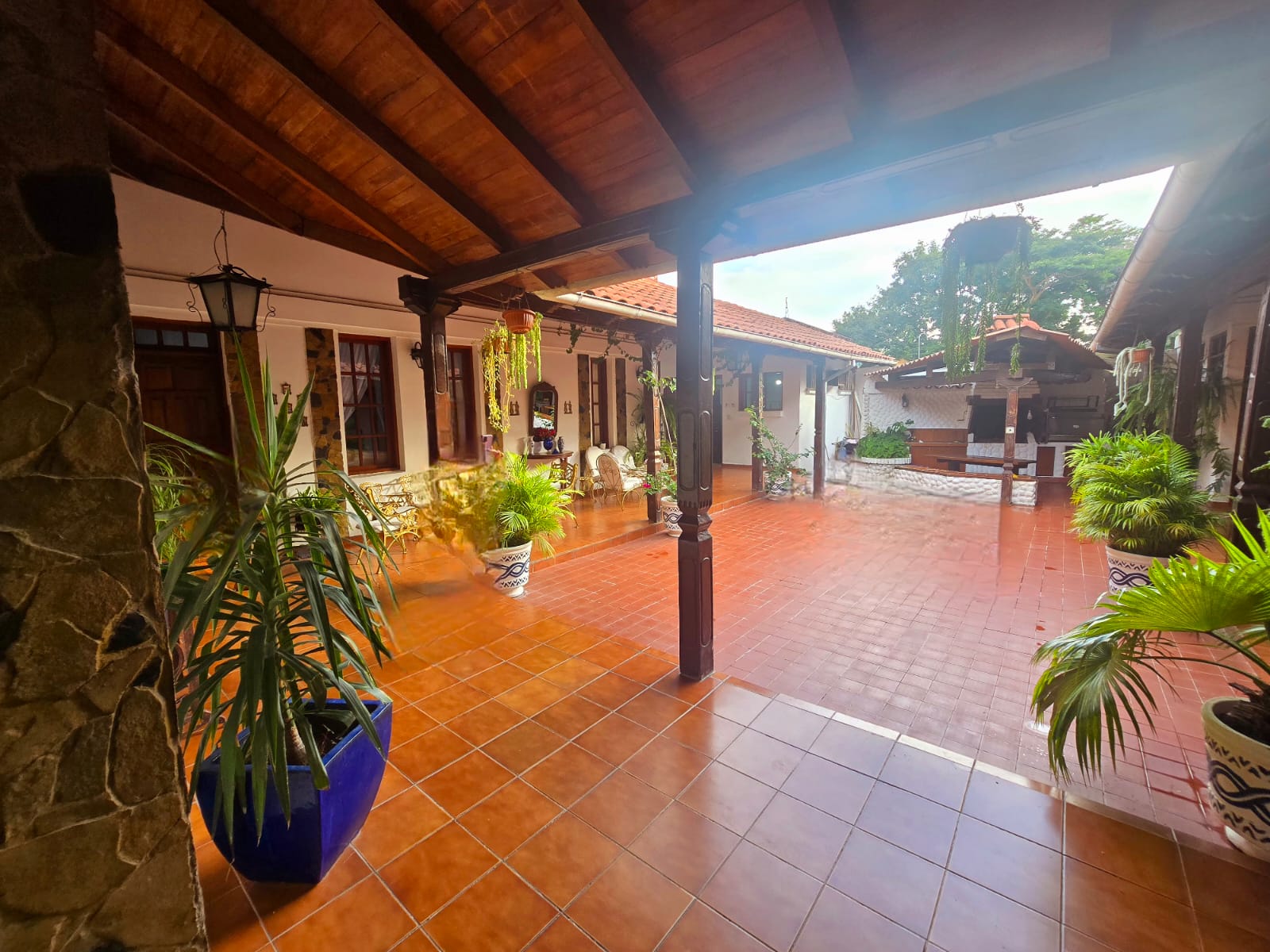 CASA ESTILO COLONIAL EN VENTA DE 4 DORMITORIOS EN ZONA OESTE A METROS DE LA AVENIDA CANAL ISUTO - INMUEBLE NUMERO 631
