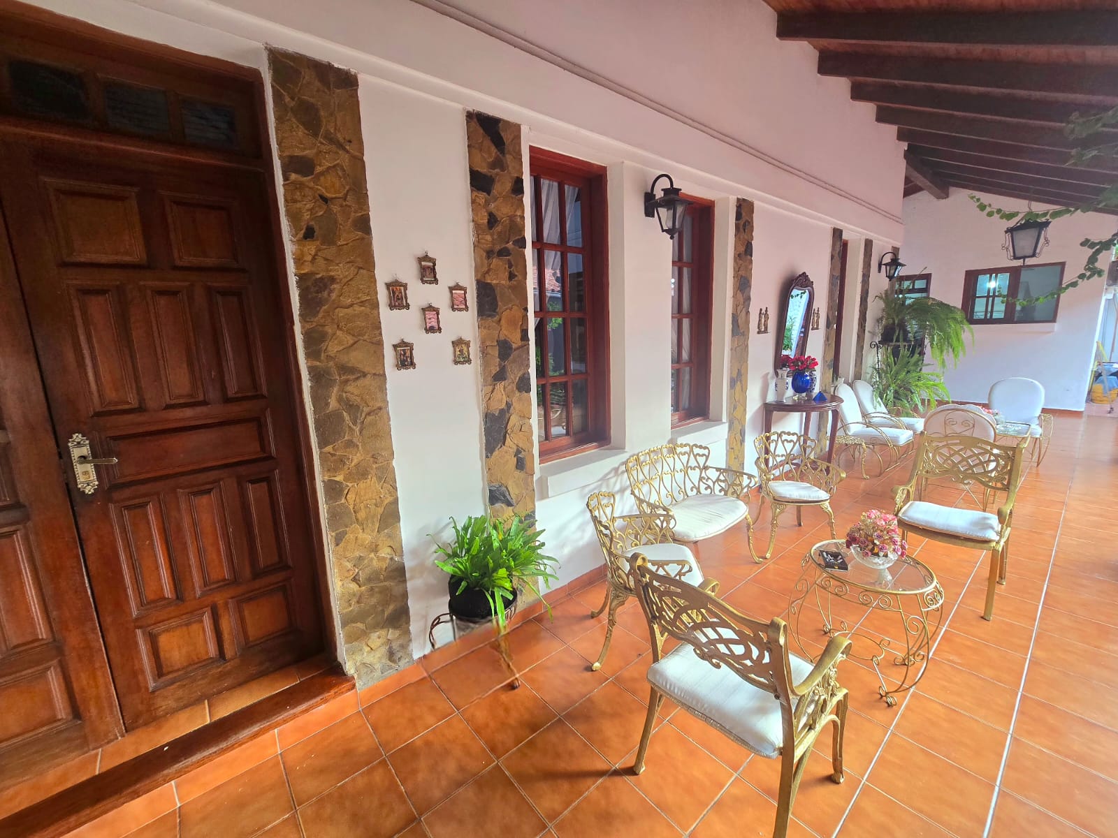CASA ESTILO COLONIAL EN VENTA DE 4 DORMITORIOS EN ZONA OESTE A METROS DE LA AVENIDA CANAL ISUTO - INMUEBLE NUMERO 631