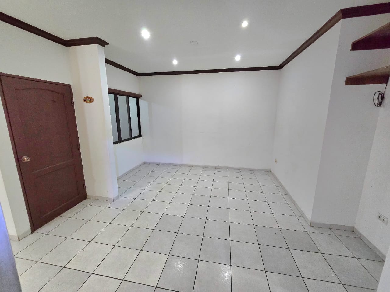 CASA EN ANTICRETICO DE 3 DORMITORIOS EN CONDOMINIO ZONA SUR SIN DEUDAS - INMUEBLE NUMERO 654