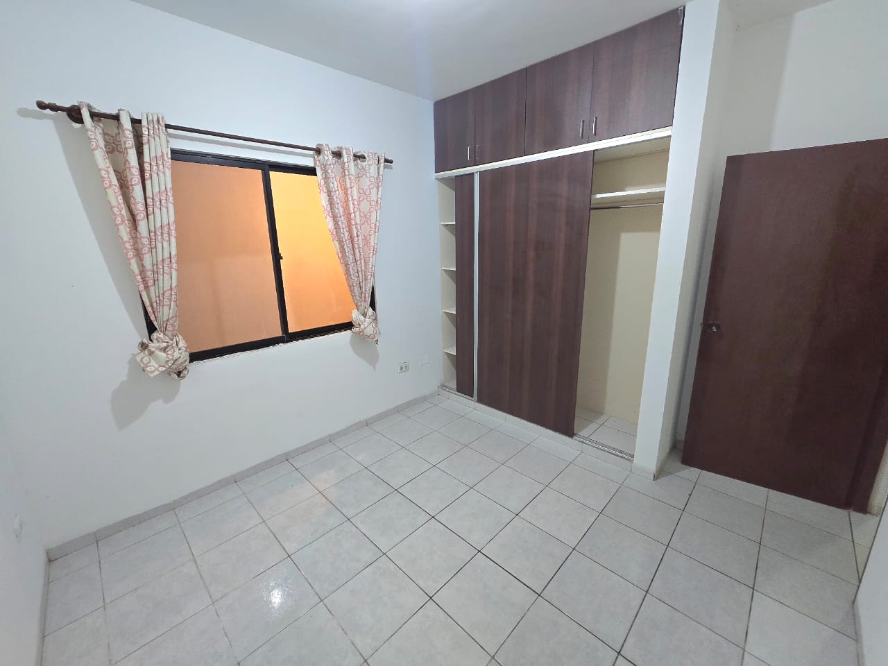 CASA EN ANTICRETICO DE 3 DORMITORIOS EN CONDOMINIO ZONA SUR SIN DEUDAS - INMUEBLE NUMERO 654
