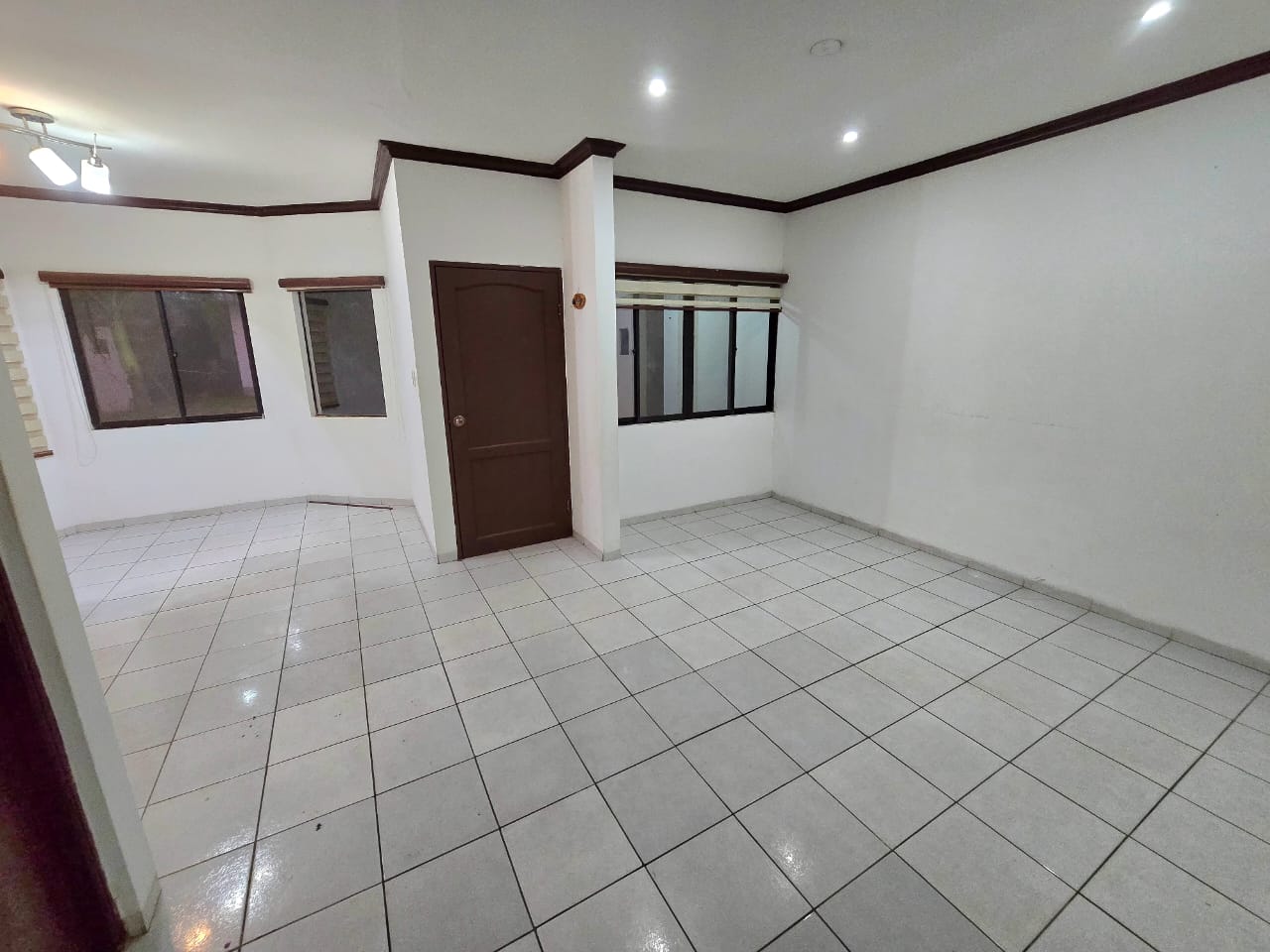 CASA EN ANTICRETICO DE 3 DORMITORIOS EN CONDOMINIO ZONA SUR SIN DEUDAS - INMUEBLE NUMERO 654