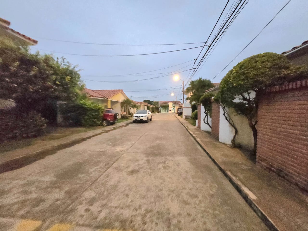 CASA EN ANTICRETICO DE 3 DORMITORIOS EN CONDOMINIO ZONA SUR SIN DEUDAS - INMUEBLE NUMERO 654