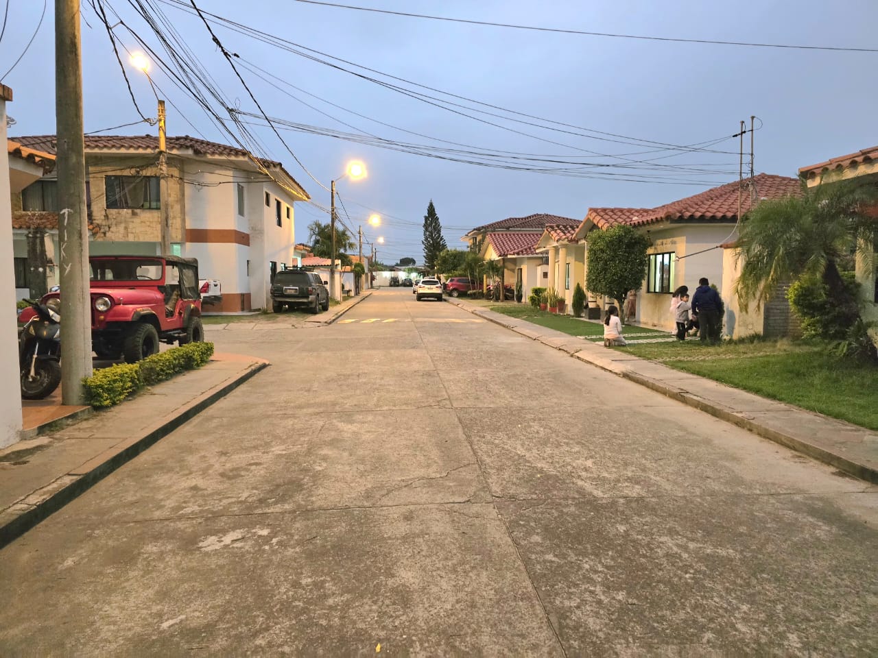 CASA EN ANTICRETICO DE 3 DORMITORIOS EN CONDOMINIO ZONA SUR SIN DEUDAS - INMUEBLE NUMERO 654
