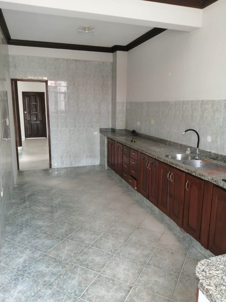 CASA EN VENTA DE 4 DORMITORIOS ZONA MERCADO MUTUALISTA - INMUEBLE NUMERO 660