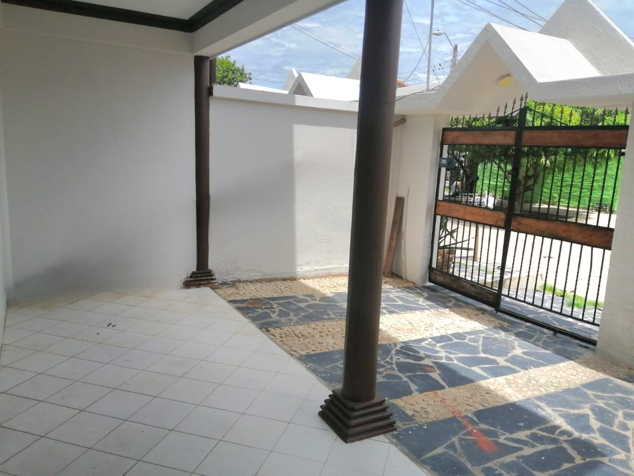 CASA EN VENTA DE 4 DORMITORIOS ZONA MERCADO MUTUALISTA - INMUEBLE NUMERO 660