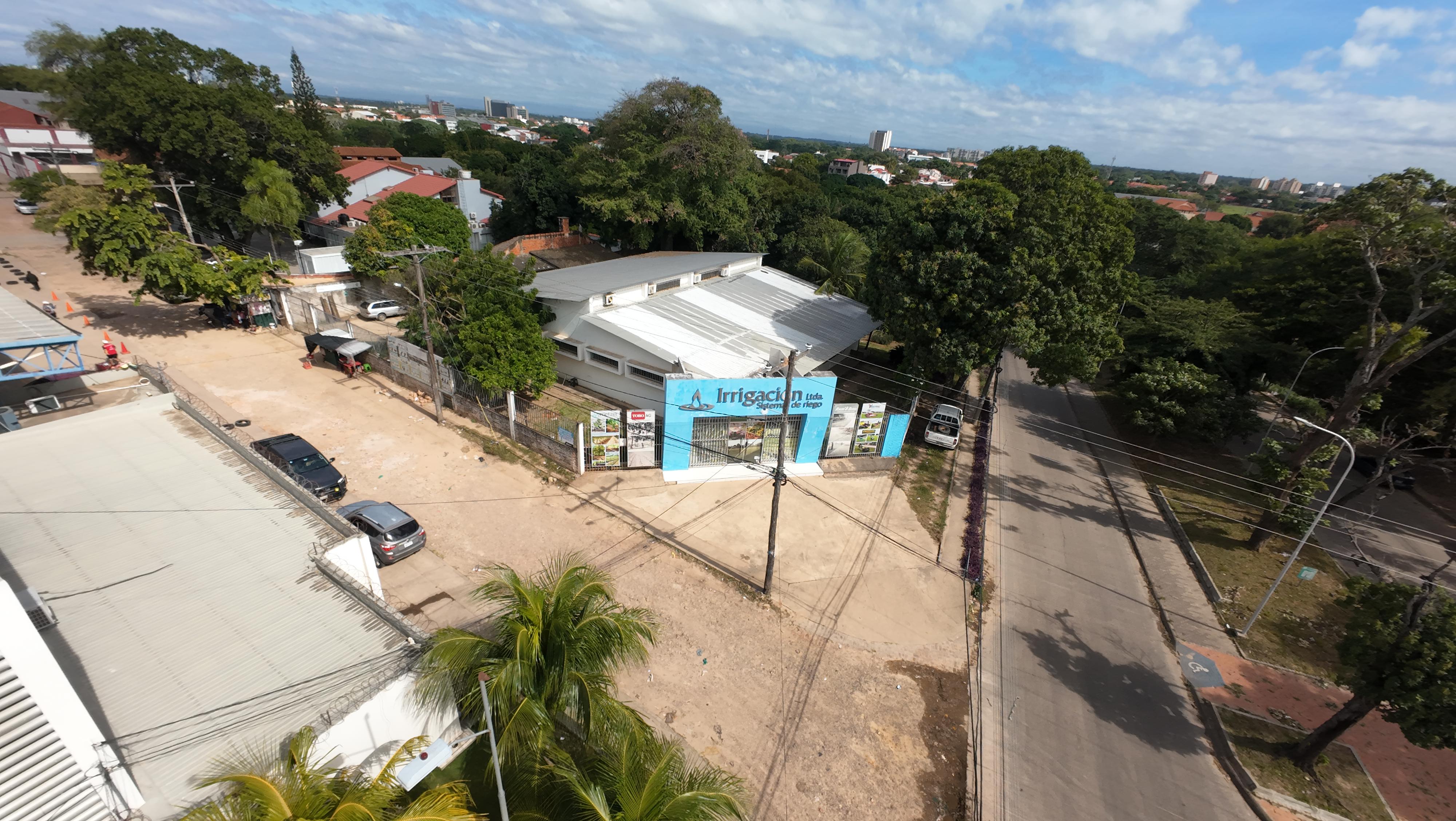 AMPLIO TERRENO CON OFICINAS, SHOWROOM Y GALPON EN VENTA SOBRE AVENIDA PRINCIPAL ZONA NORTE - INMUEBLE NUMERO 661