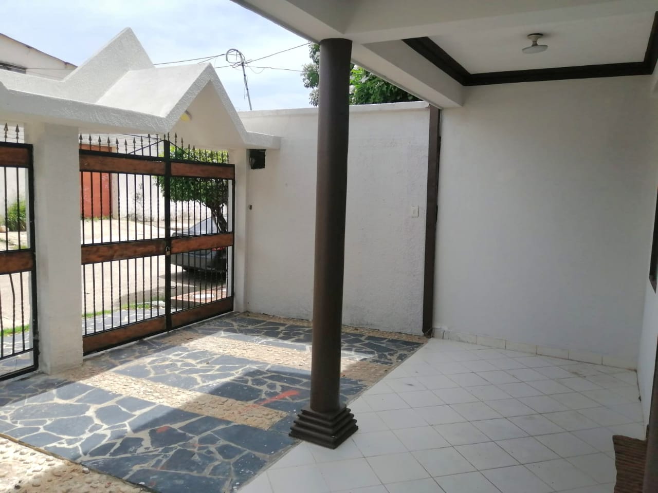 CASA EN VENTA DE 4 DORMITORIOS ZONA MERCADO MUTUALISTA - INMUEBLE NUMERO 660