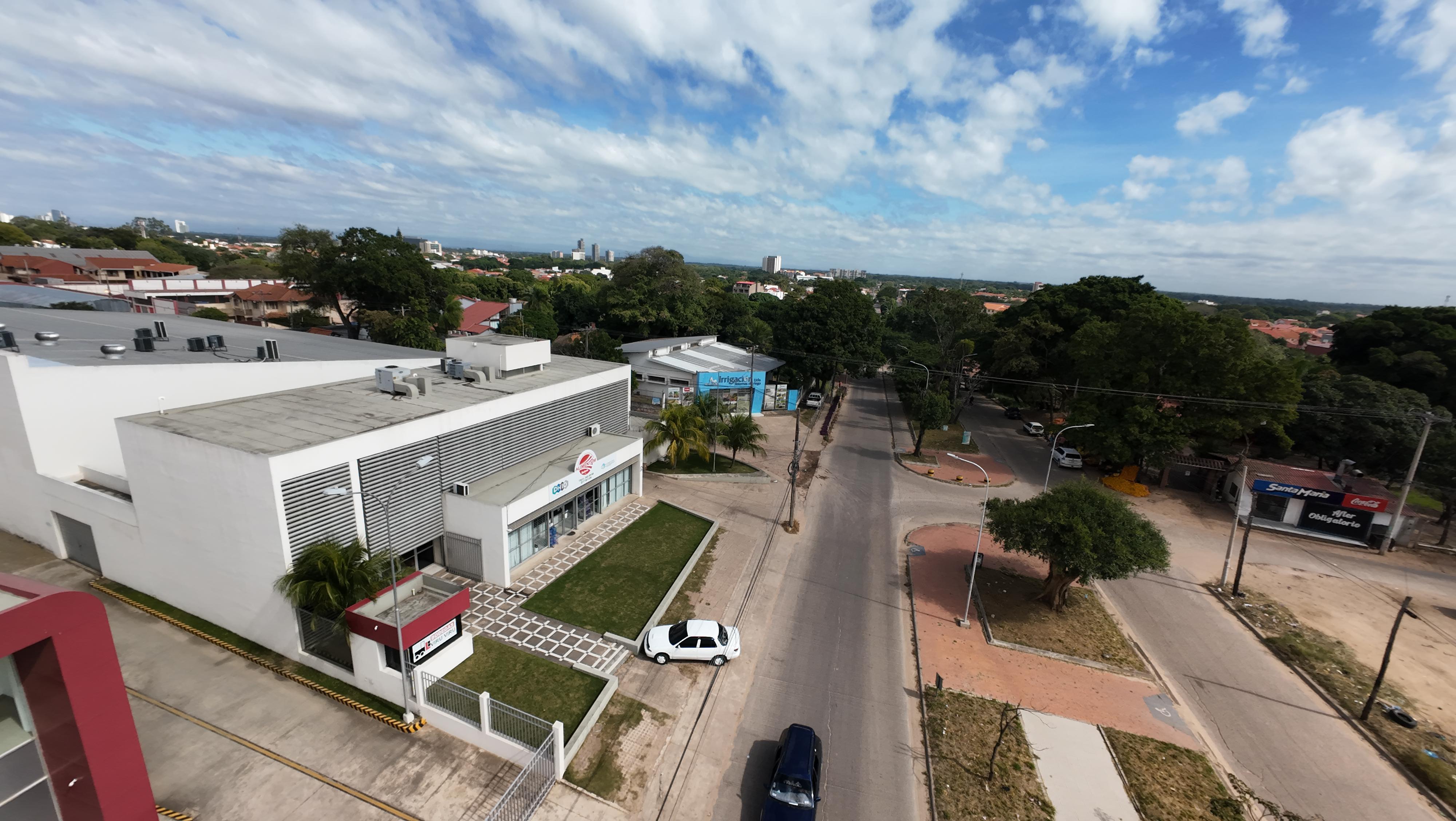 AMPLIO TERRENO CON OFICINAS, SHOWROOM Y GALPON EN VENTA SOBRE AVENIDA PRINCIPAL ZONA NORTE - INMUEBLE NUMERO 661