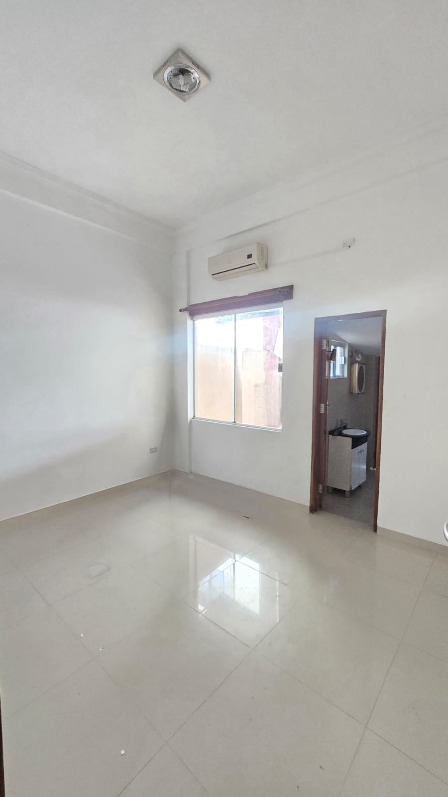 CASA COMERCIAL CON GALPÓN SOBRE AVENIDA EN VENTA - INMUEBLE NUMERO 662