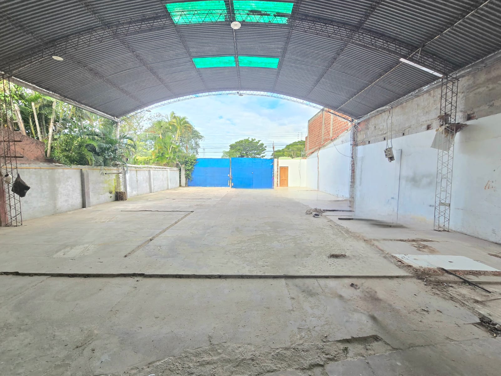 CASA COMERCIAL CON GALPÓN SOBRE AVENIDA EN VENTA - INMUEBLE NUMERO 662