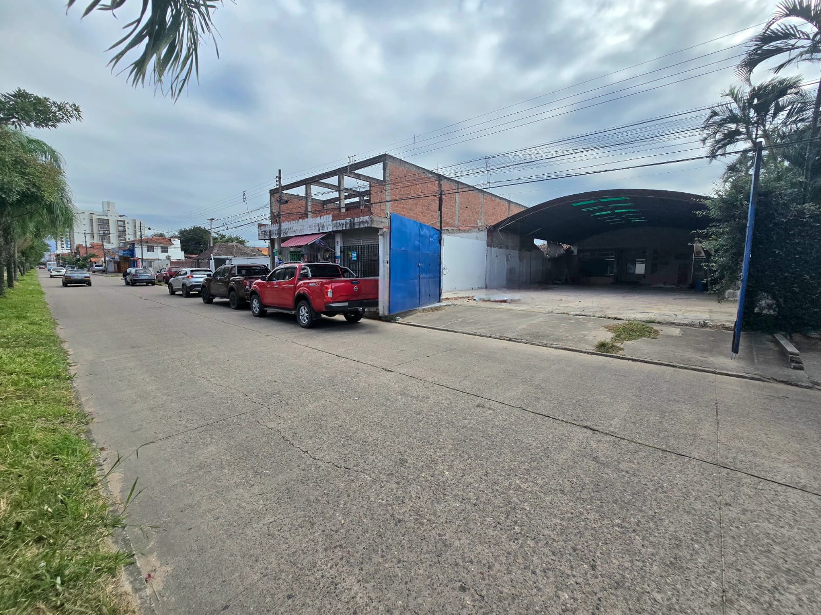CASA COMERCIAL CON GALPÓN SOBRE AVENIDA EN VENTA - INMUEBLE NUMERO 662