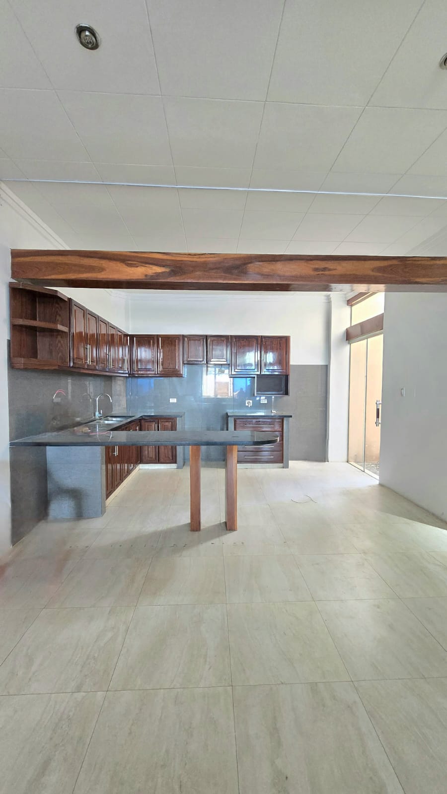 CASA COMERCIAL CON GALPÓN SOBRE AVENIDA EN VENTA - INMUEBLE NUMERO 662