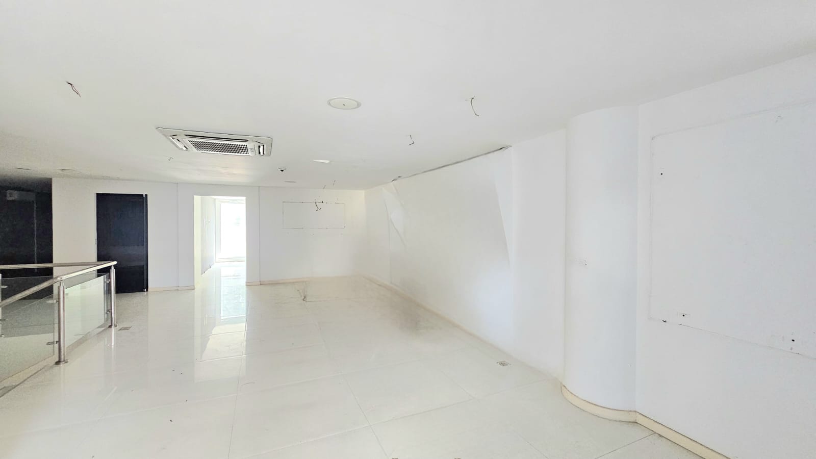 LOCAL COMERCIAL EN VENTA EN EQUIPETROL - INMUEBLE NUMERO 710